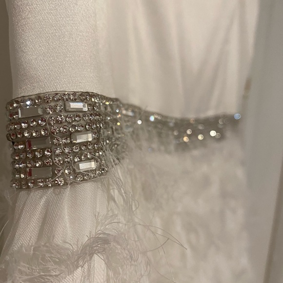 White Bridal/ Prom Sleeveless Gown, NRT - Picture 4 of 14